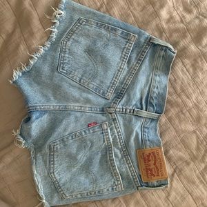 High waisted Levi’s shorts
